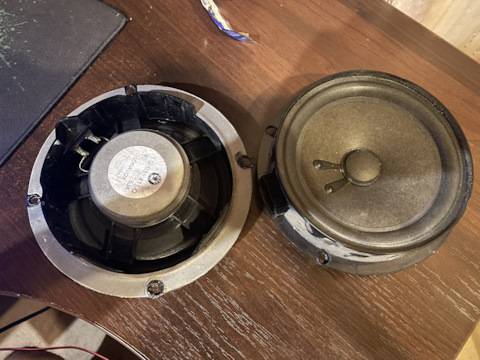 Как поставить задние колонки. Как поставить задние колонки. Как поставить задние колонки. Задние штатные колонки ваз 2106. Лада гранта 2013 задние колонки.