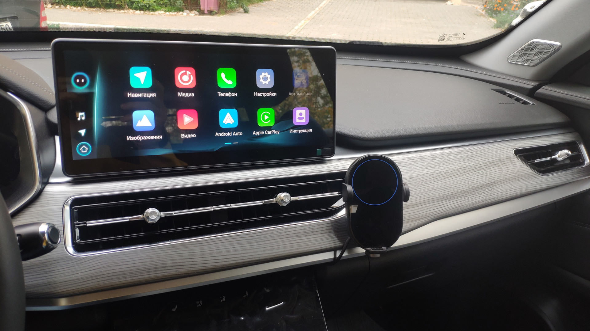 Все получилось очень удобно, я легко, не наклоняясь, дотягиваюсь рукой до телефона и он всегда перед глазами. — Xcite X-Cross 8