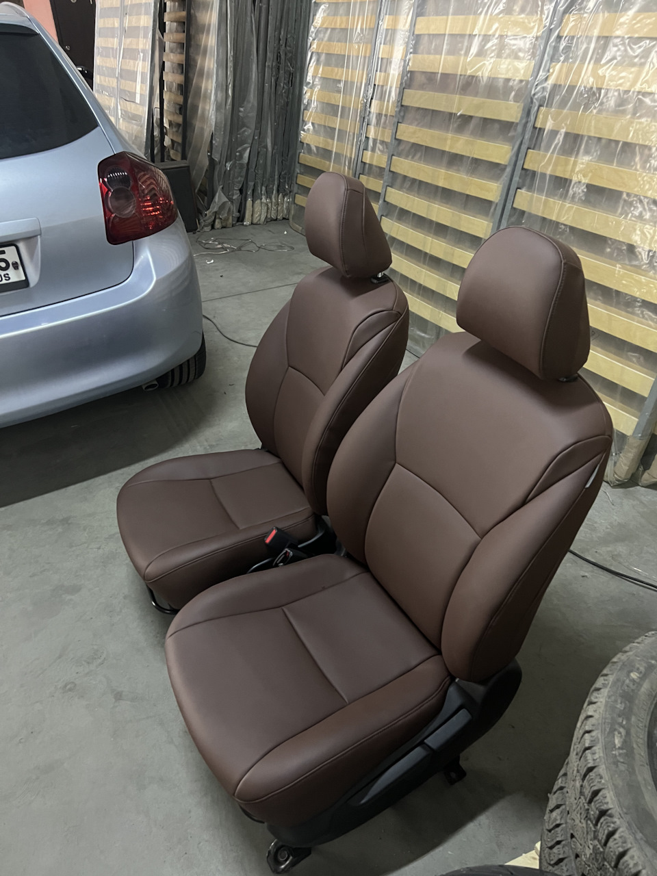 Перетяжка салона в кожу и пластика в карбон — Toyota Auris (1G), 3,5 л ...