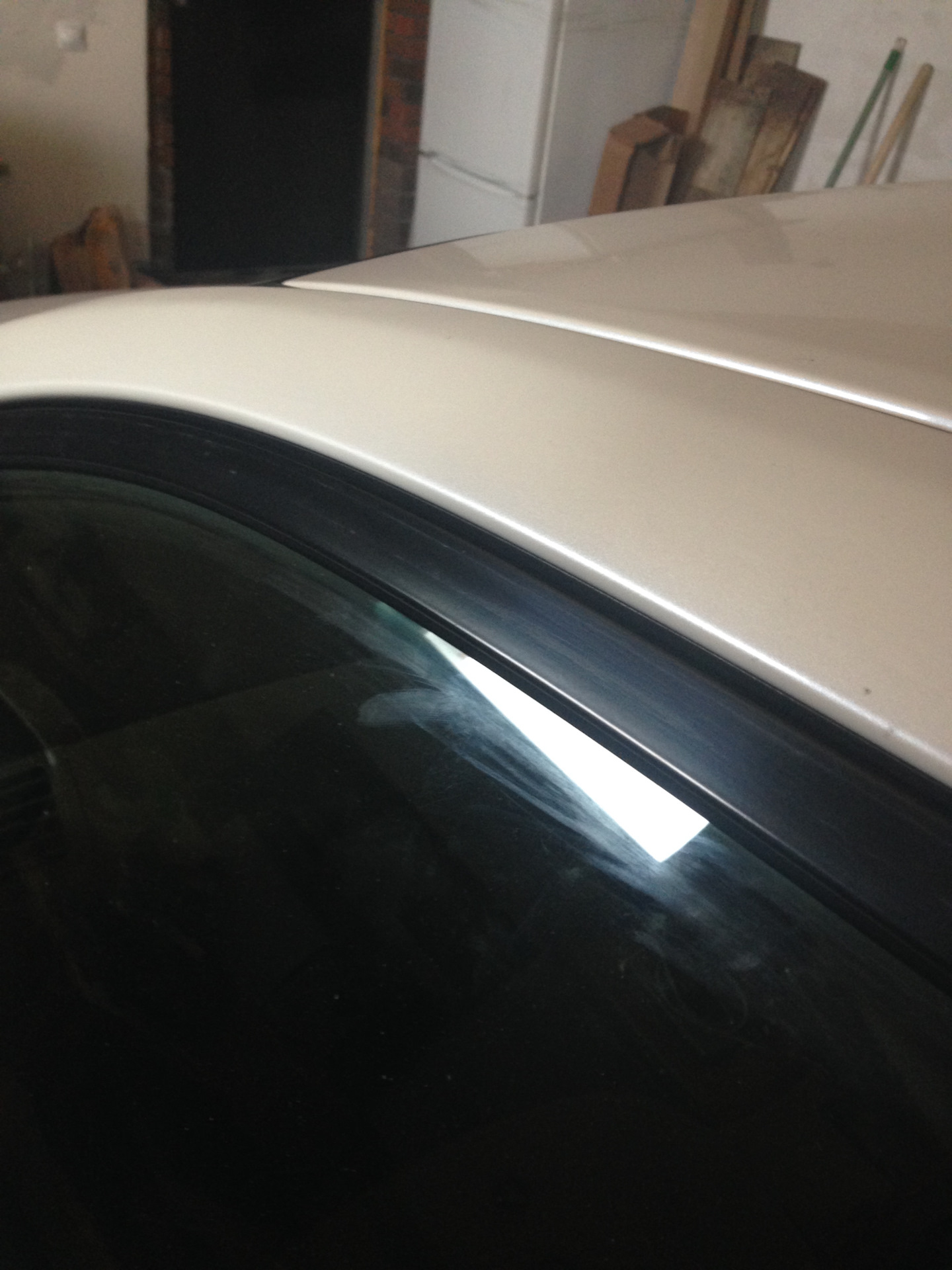 Установка ветровика. — Toyota Corolla Axio (E140), 1,8 л, 2008 года ...