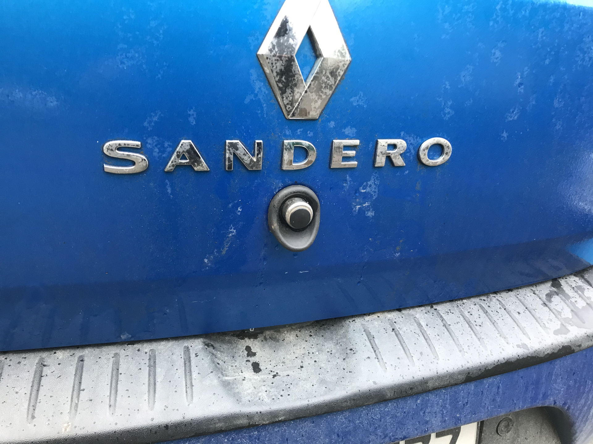 Задняя крышка багажника Renault Sandero Stepway 2016 года