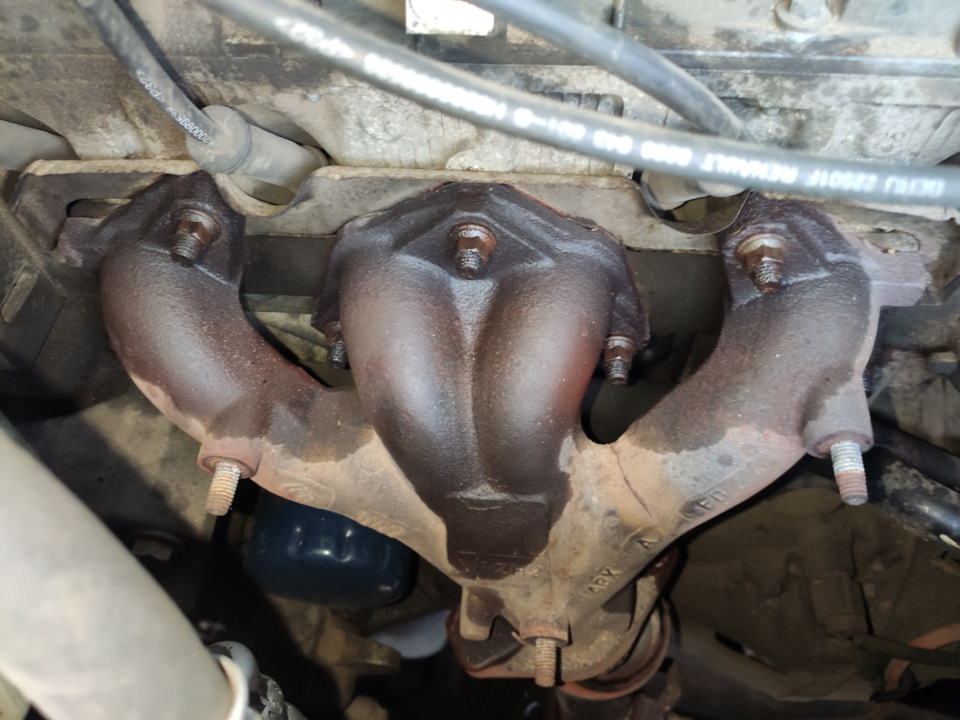 Замена выпускного коллектора — Renault Logan (1G), 1,6 л, 2012 года ...