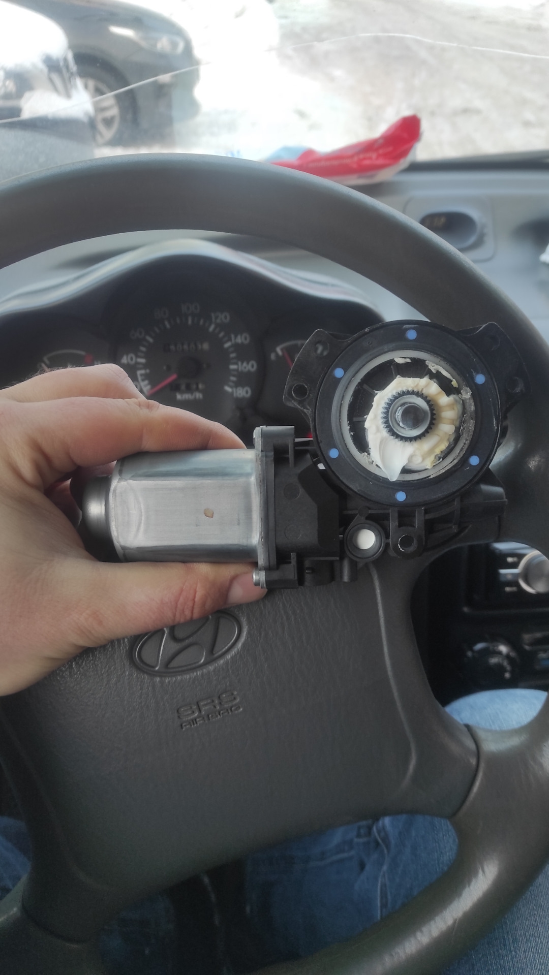 Задний стеклоподъемник — Hyundai Santa Fe (2G), 2,2 л, 2010 года ...
