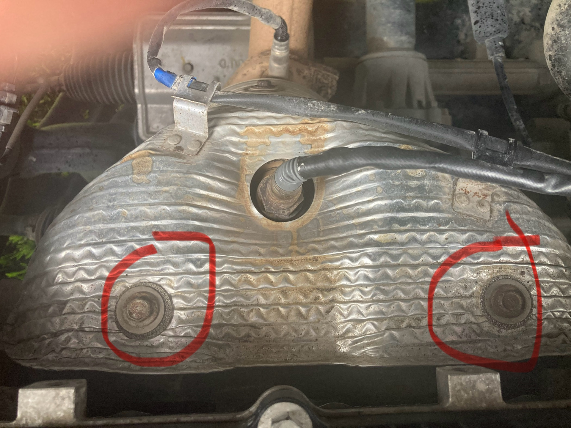 Болтаеться теплоэкран выпускного коллектора. Так должно? — KIA Sportage ...