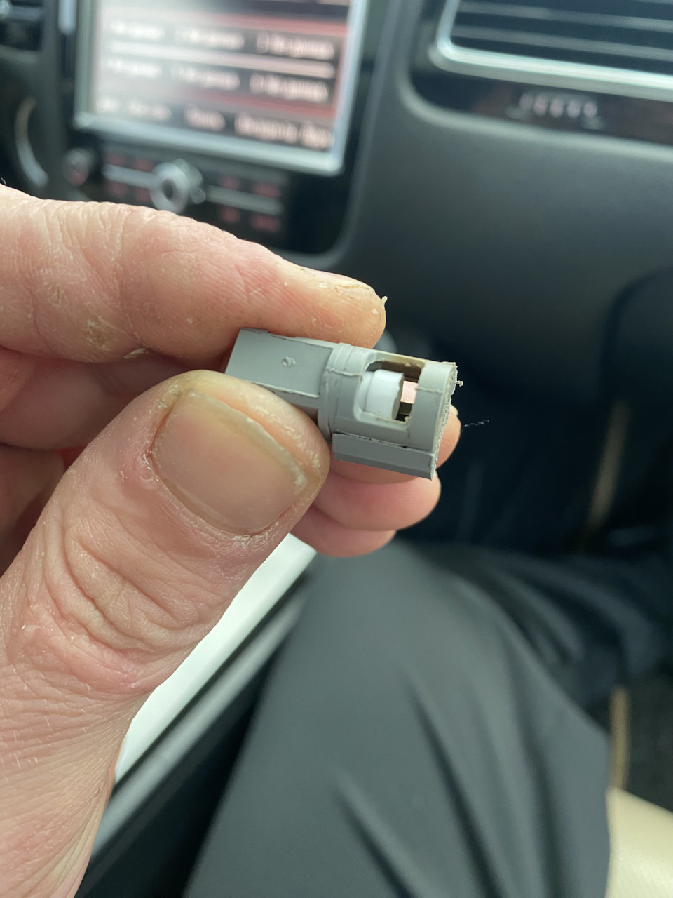 Замена лампочки в пепельнице — Volkswagen Touareg (2G), 3 л, 2014 года ...