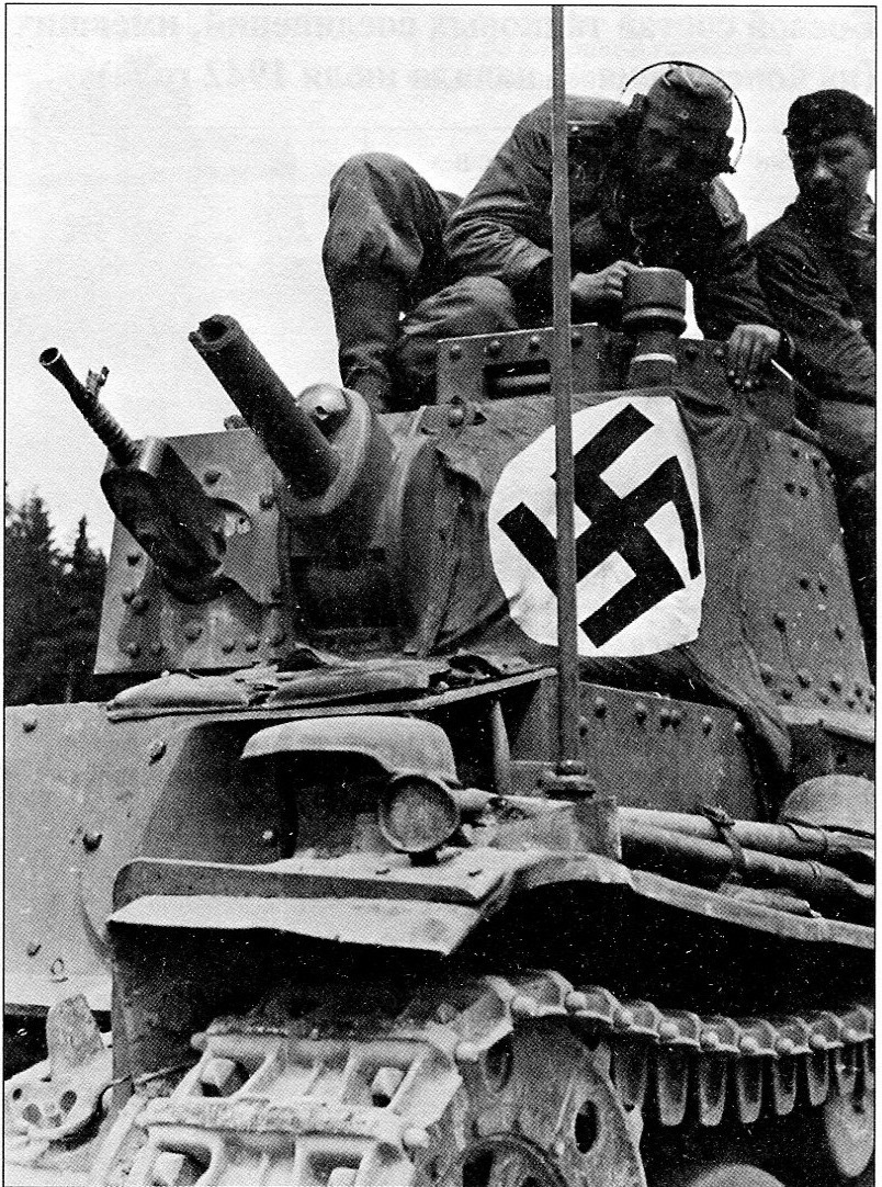 Фашистская техника. Танковые дивизии 3го рейха. Танк 3 Рейх фашисты. Танки рейха 1941 года. Немецкий танк ВОВ со свастикой.