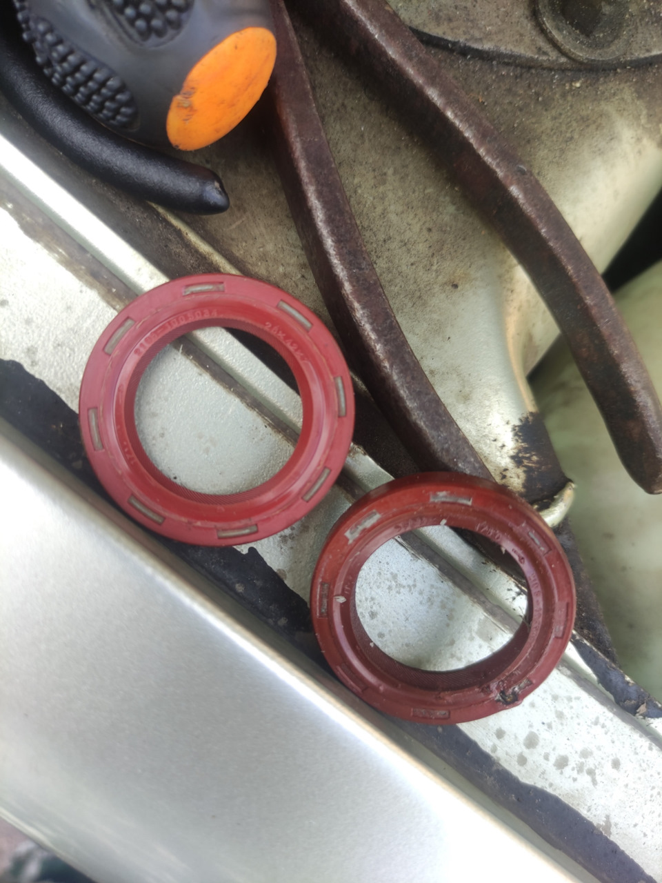 Замена сальников распредвалов — Lada 21093, 1,5 л, 2002 года | запчасти ...