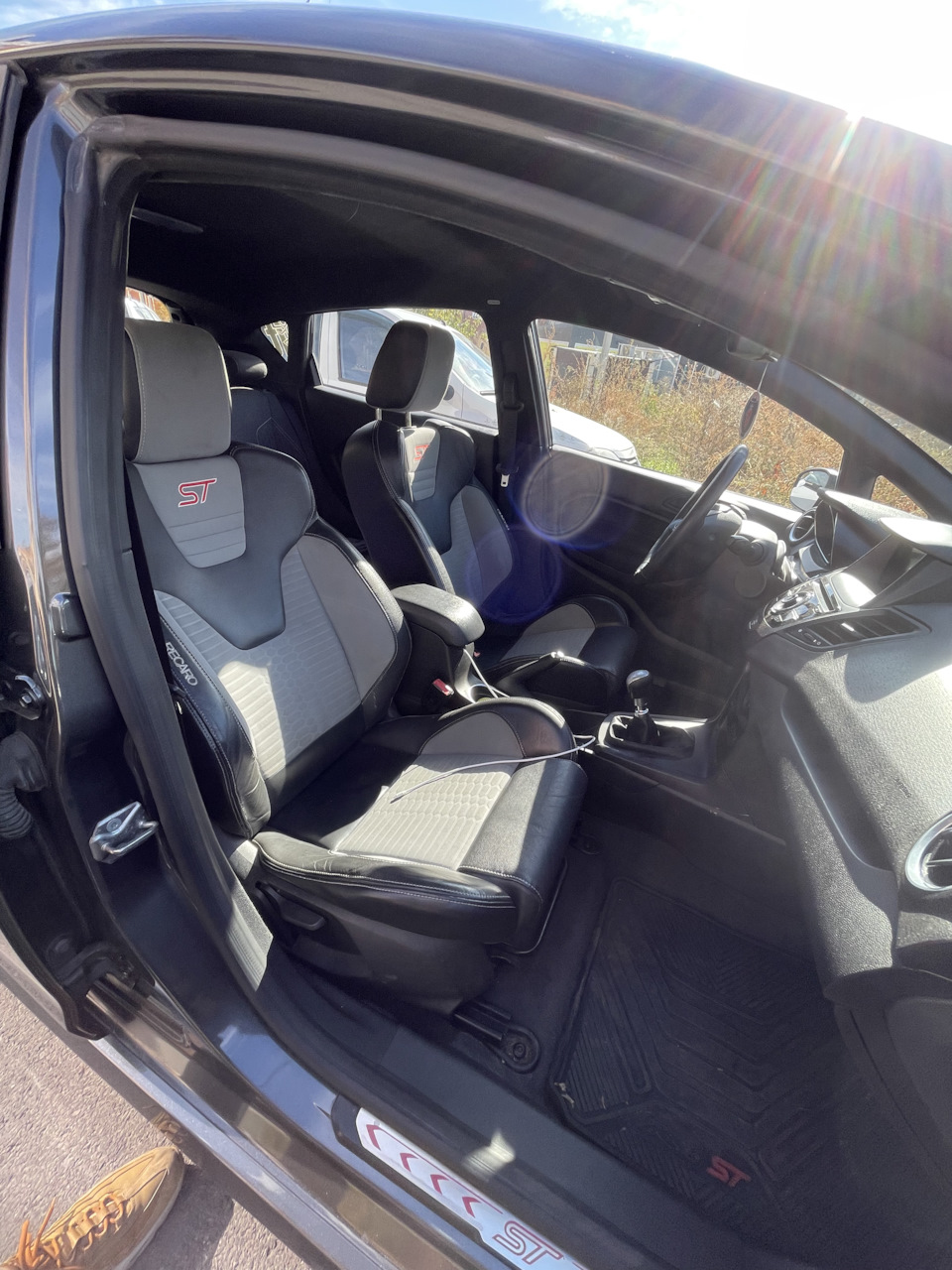 Recaro (мама, я гонщик) — Ford Fiesta ST (Mk VI), 1,6 л, 2018 года | тюнинг  | DRIVE2