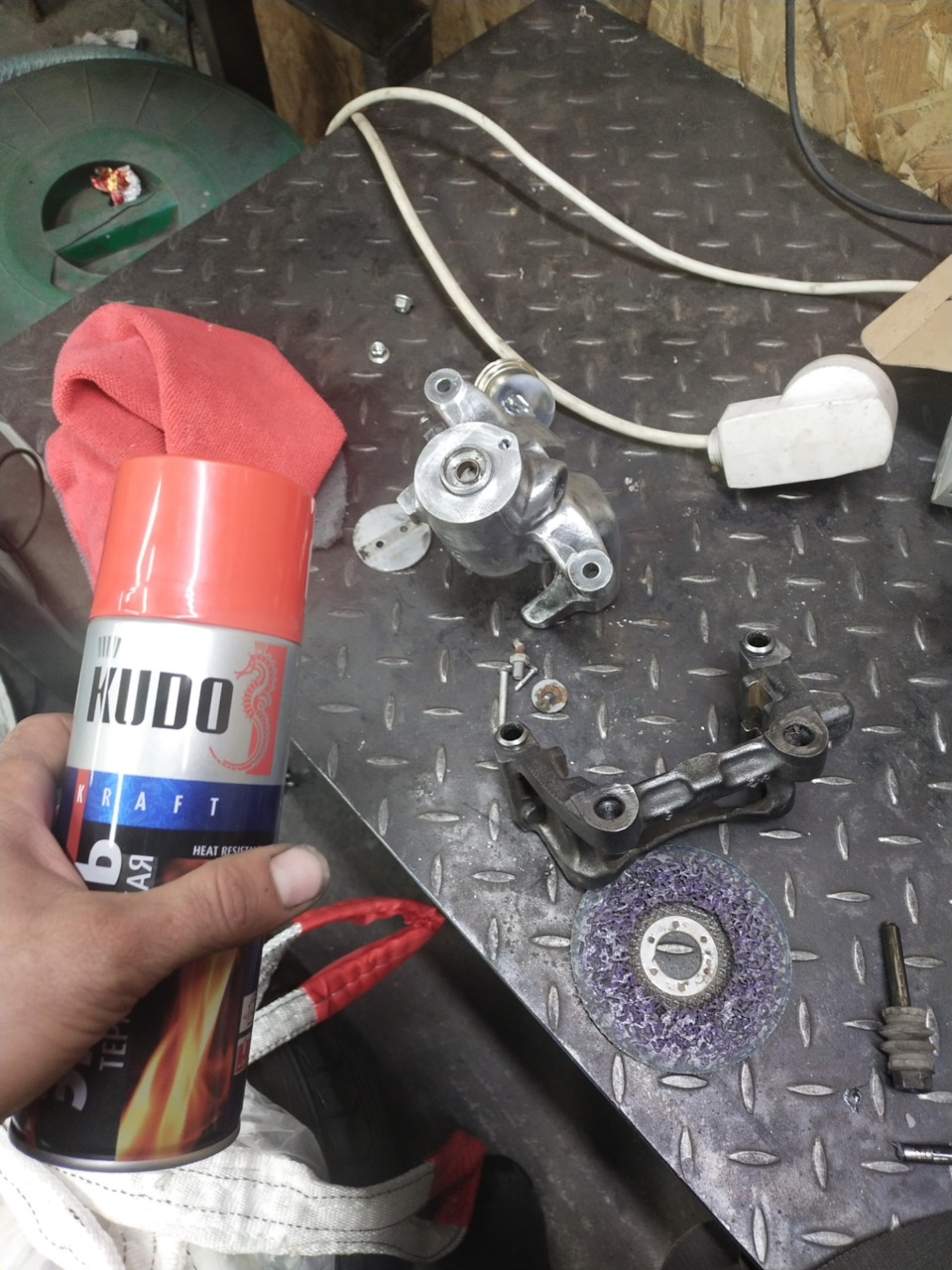 Замена передних сайлентблоков, переборка задних супортов, прокачка ...