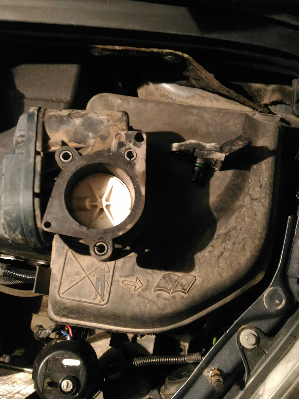 Замена Воздушного и Салонного Фильтра — Peugeot 307, 1,6 л, 2006 года ...