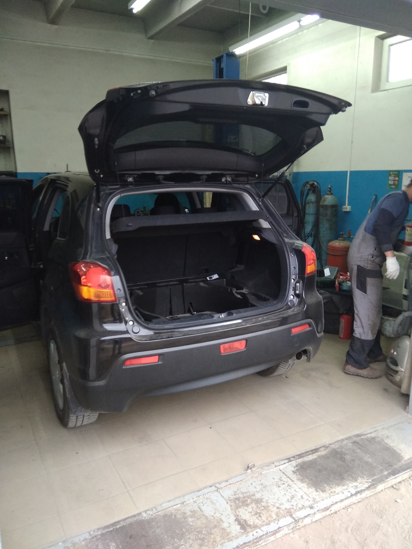 Замена фильтров . — Mitsubishi ASX, 1,6 л, 2010 года | визит на сервис ...