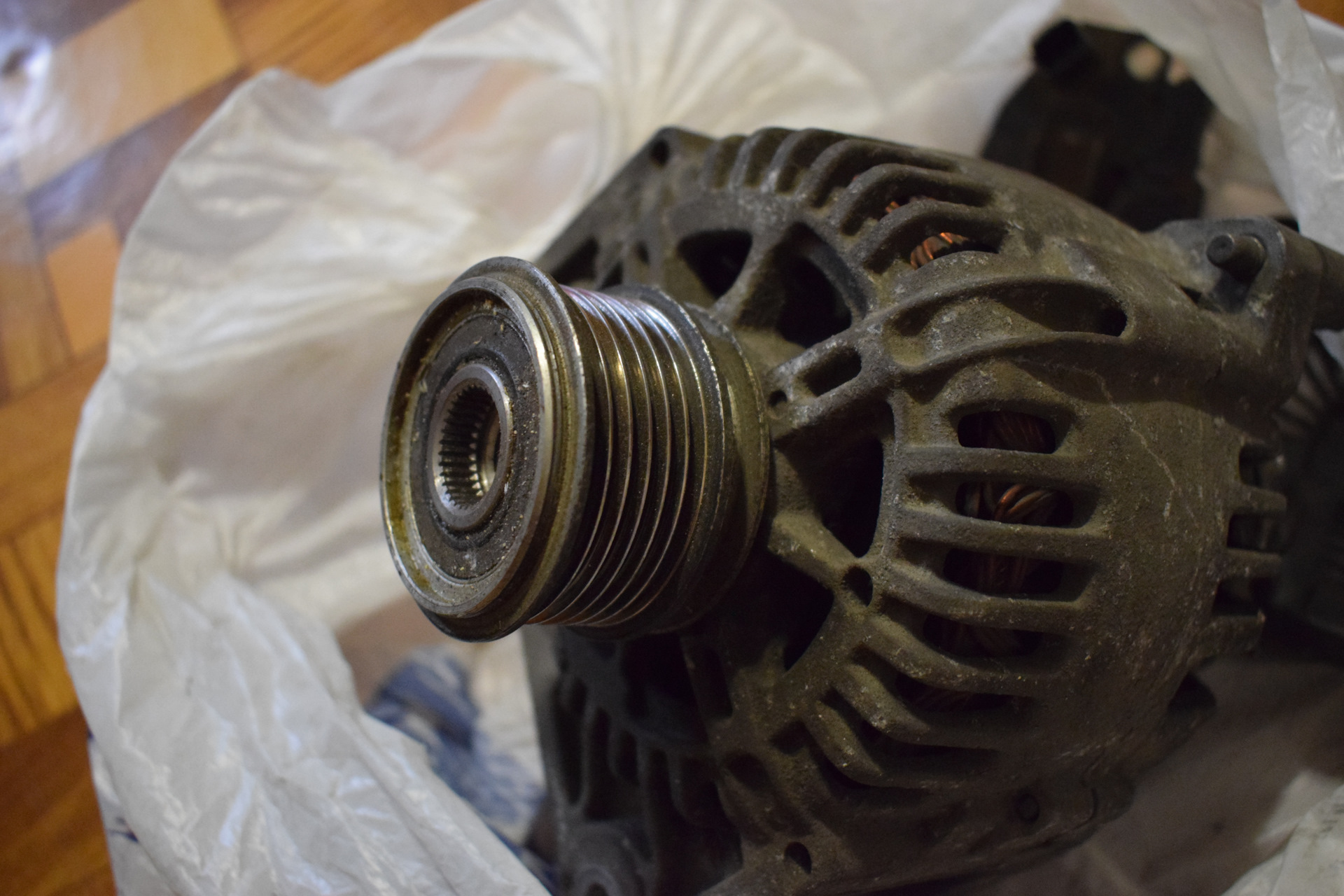 Начала светить зарядка АКБ на холостых, при увеличении оборотов ...