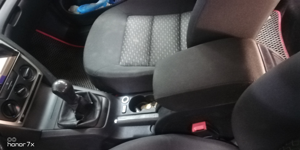 Подлокотник (улучшайзинг) — Skoda Octavia A5 Mk2, 1,4 л, 2011 года ...