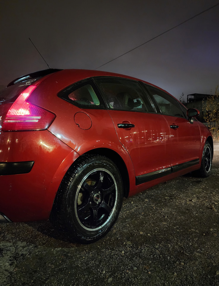 Шины зимние шипованные Nokian 215/55 R16, литые диски Yamato Nomura ...
