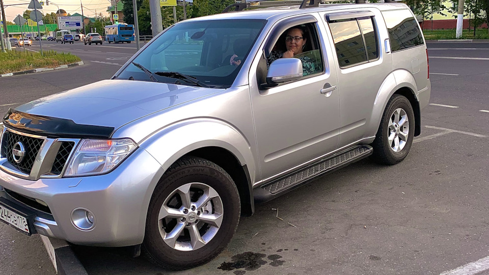 Ниссан патфайндер 2011 год. Ниссан Патфайндер 2011. Nissan Pathfinder (3g). Ниссан Патфайндер 2011 г серо-голубой. Ниссан Патфайндер низ.