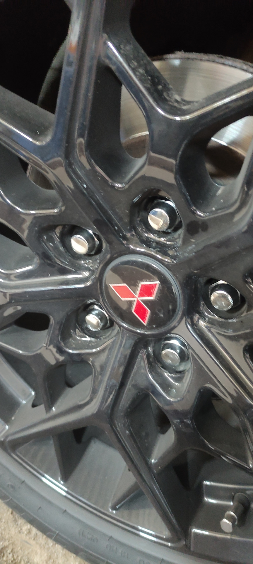 Колесные гайки — Mitsubishi Outlander (3G), 2,4 л, 2016 года | стайлинг ...