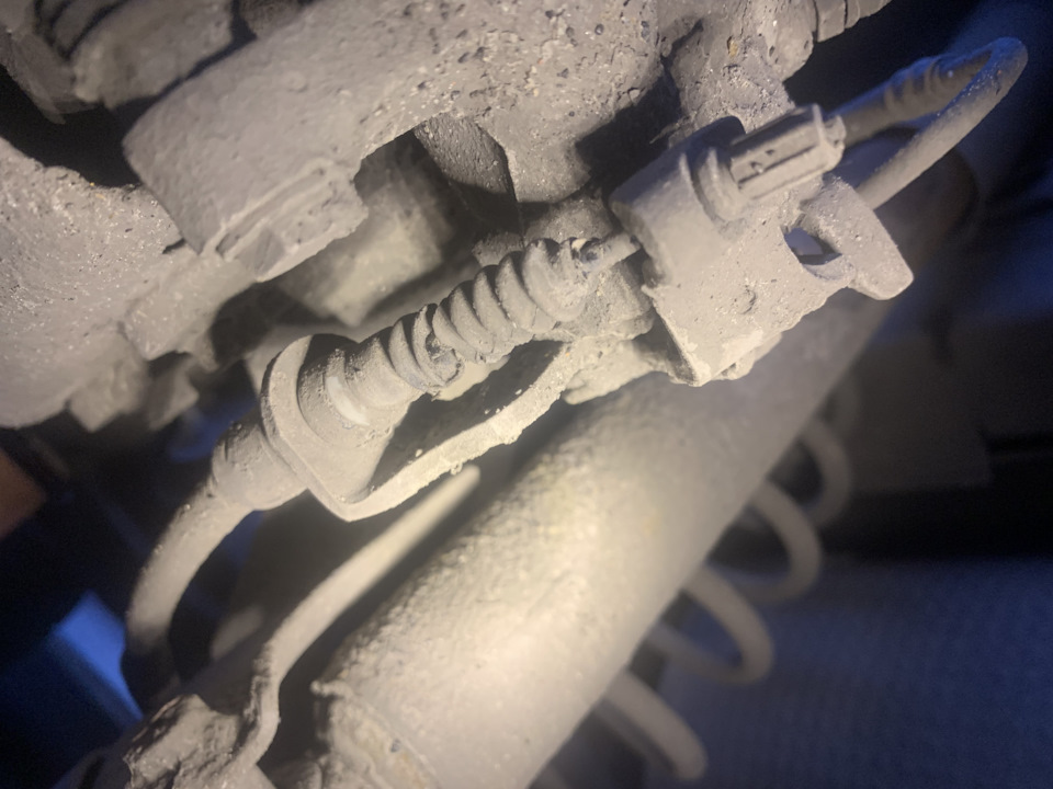 6. Замена пыльника троса ручника. Переобувка. Заглушка в бампер ...