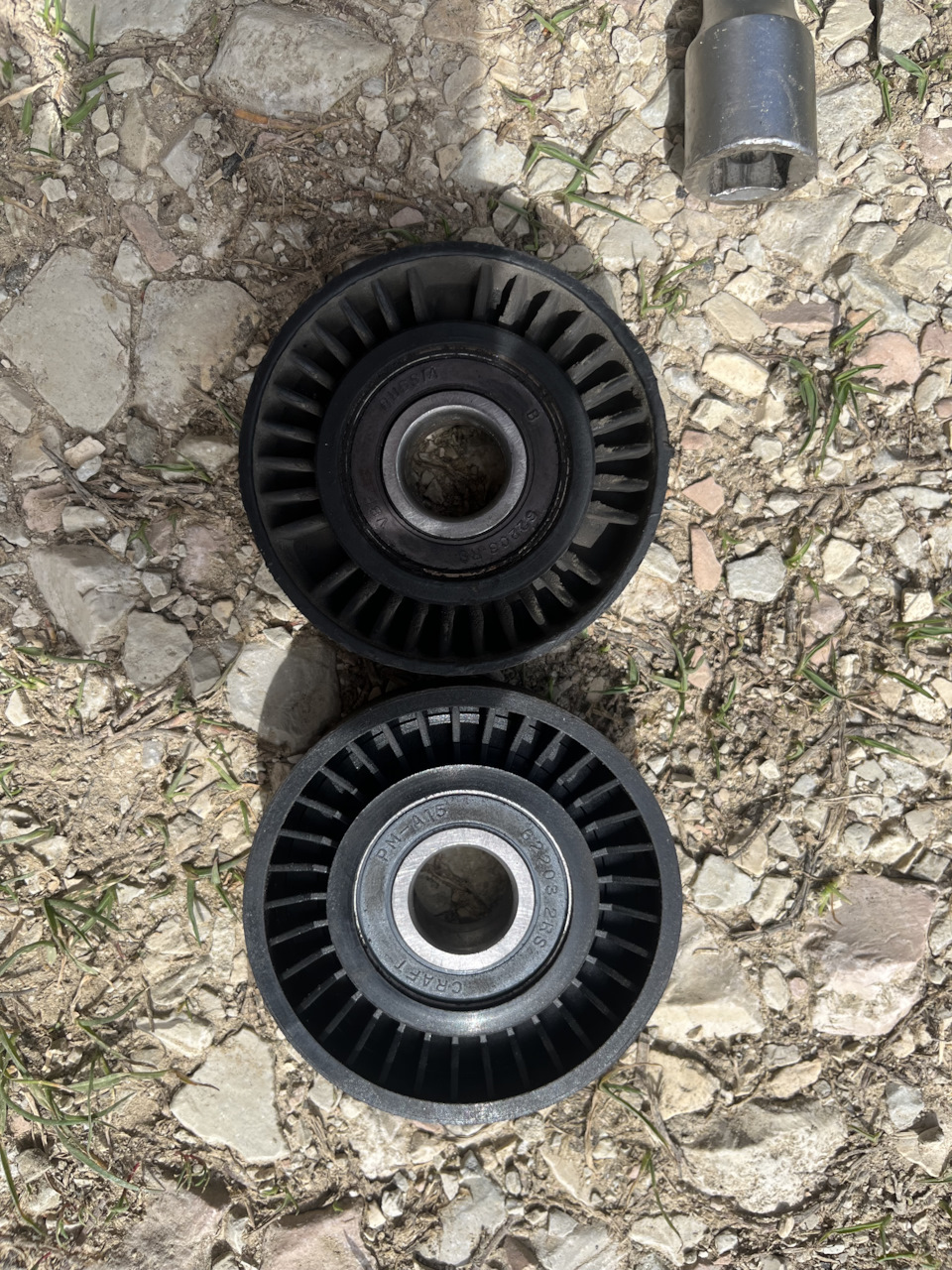 Повторная замена ролика натяжителя генератора. — Lada Гранта (1G), 1,6 ...