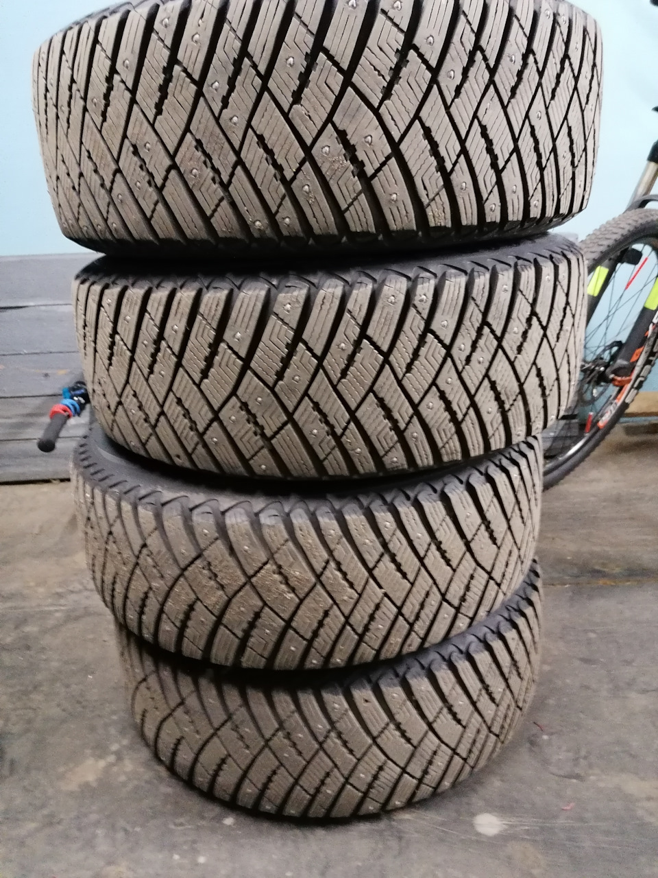 Goodyear ultra grip 600. Goodyear ultragrip ice arctic 205/55 r16. Ultragrip ice arctic 205 55 r16. Ultragrip ice arctic 205 55 r16. Goodyear ultragrip ice arctic индикатор износа протектора.