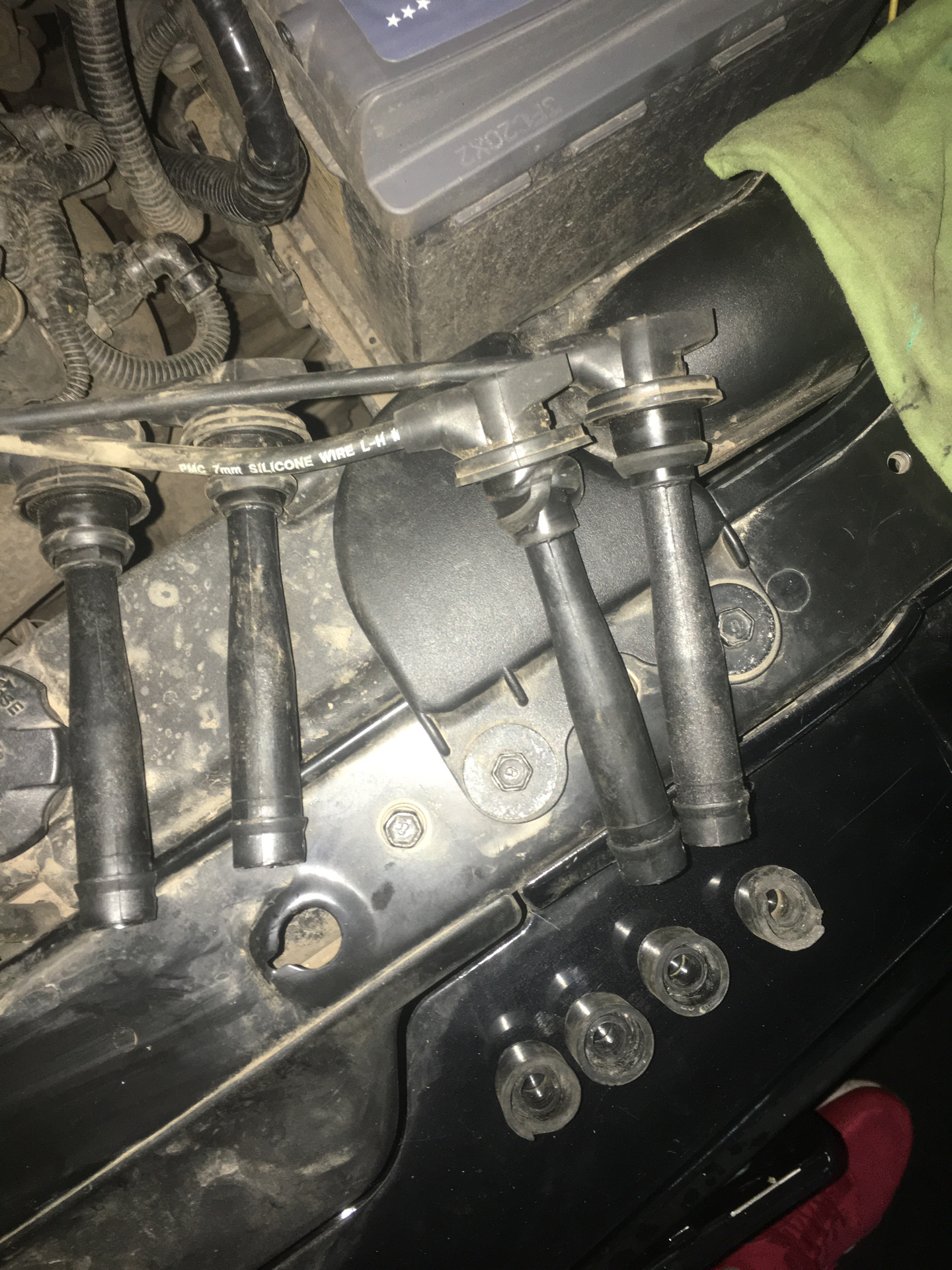 1 бензин. 1 бензин. расположение свечей гетц. гетц порядок свечей зажигания. гетц замена свечей зажигания.