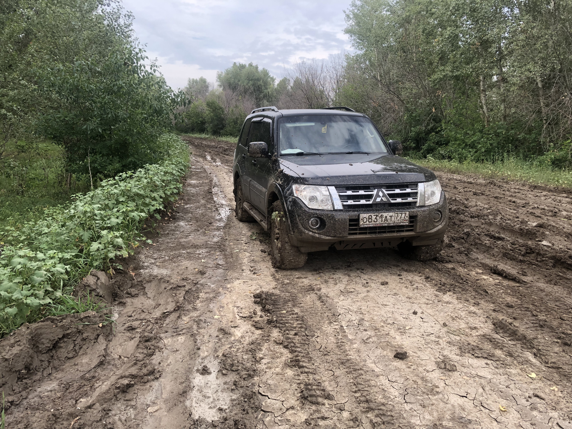 Паджеро на бездорожье видео. Митсубиси Паджеро 4 по бездорожью. Паджеро 4 на бездорожье. Митсубиси Паджеро 3 для бездорожья. Паджеро 2 для бездорожья.