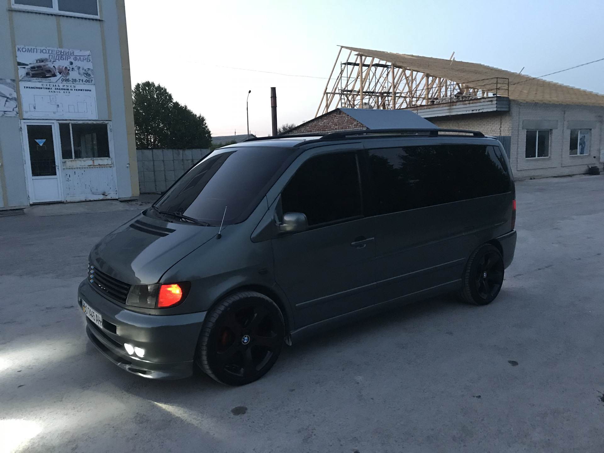 Ооо вито 1. Mercedes Benz Vito 2001 Tuning. Mercedes Vito 638. Mercedes Benz Vito 2002 2,2 л. Vito 638 черный.