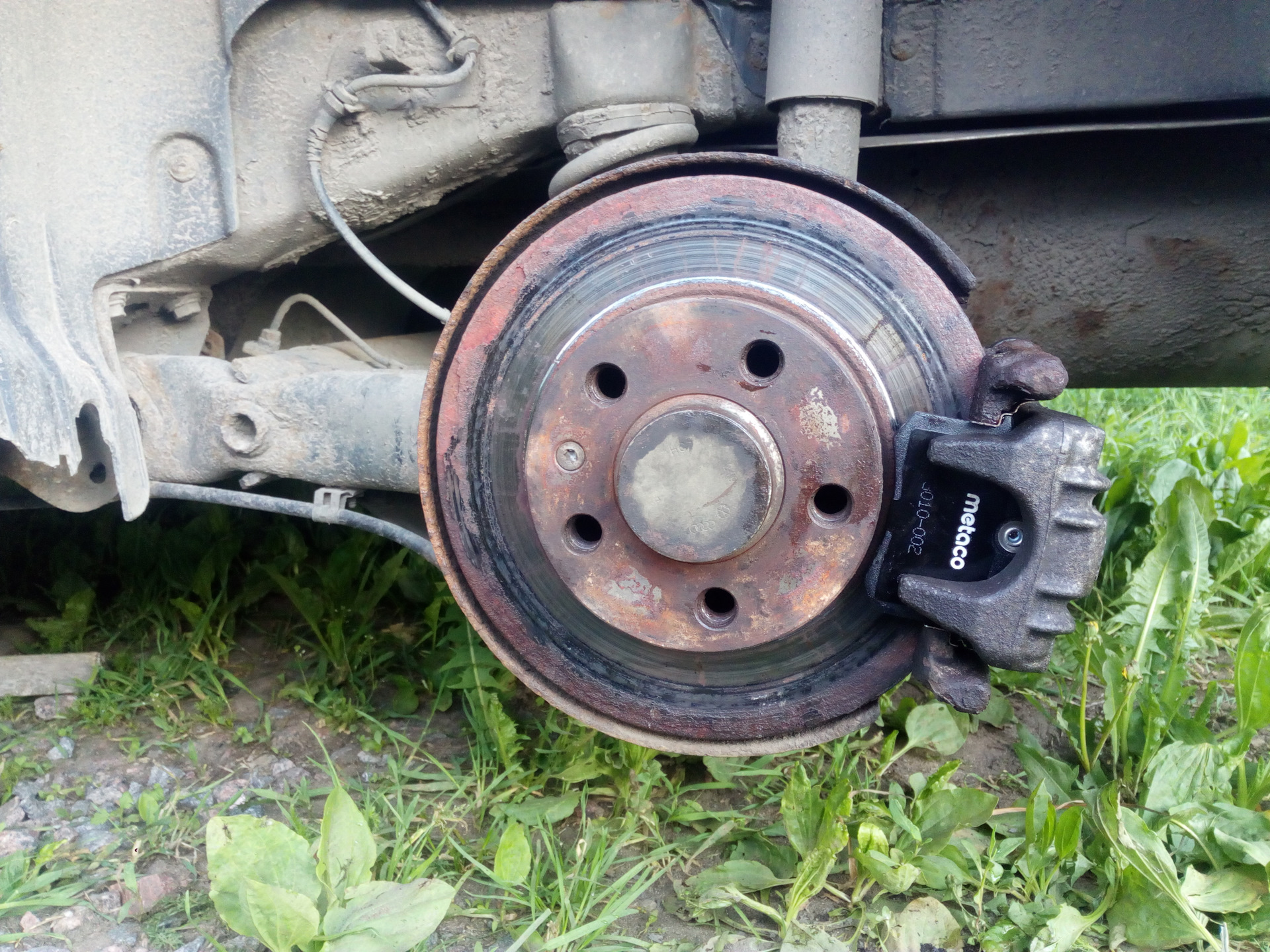 Профилактика суппорта, замена колодок — Skoda Roomster, 1,6 л, 2008 ...