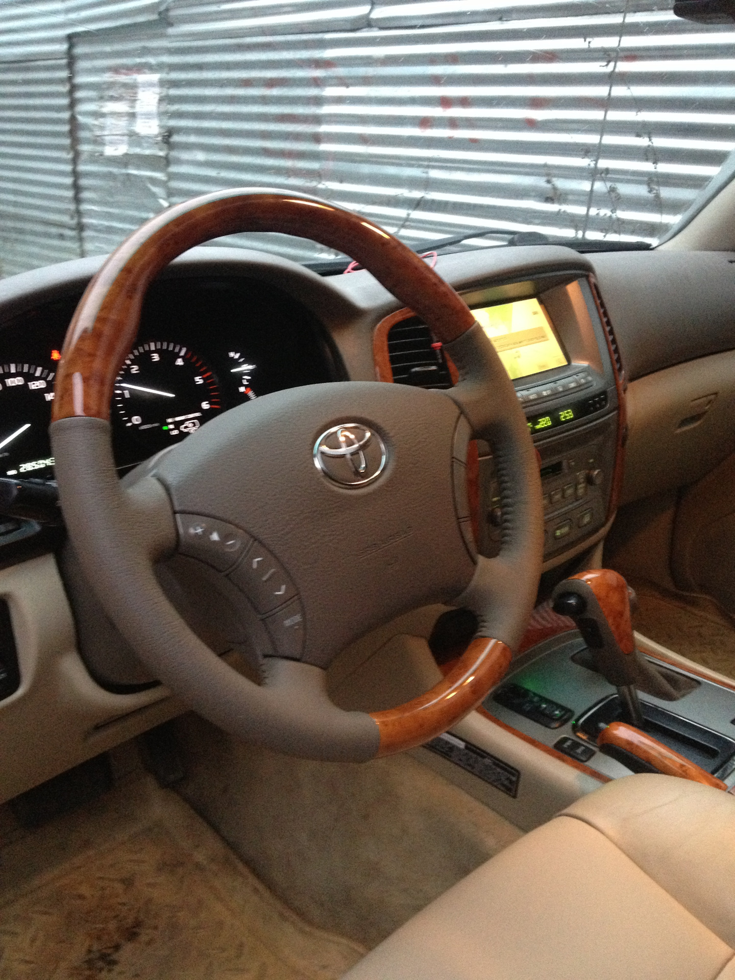 Toyota Land Cruiser 100