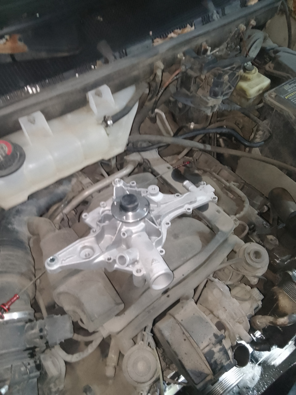Замена помпы — Mercedes-Benz M-Class (W163), 3 л, 1999 года ...