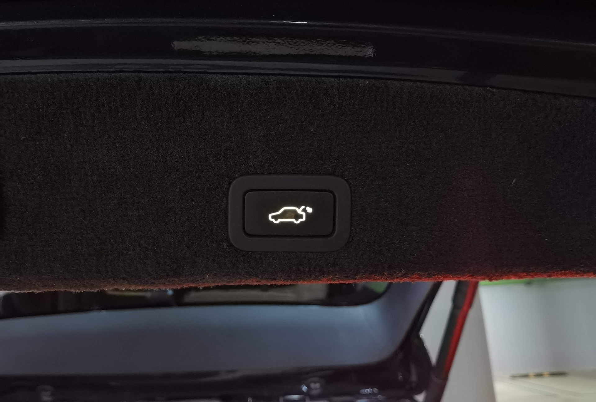 Привод открывания закрывания багажника ваз 2107. Электрозамок тойота. Кнопка закрытия багажника. Автоматическое закрытие багажника рапид. Электропривод багажника ваз 2107.