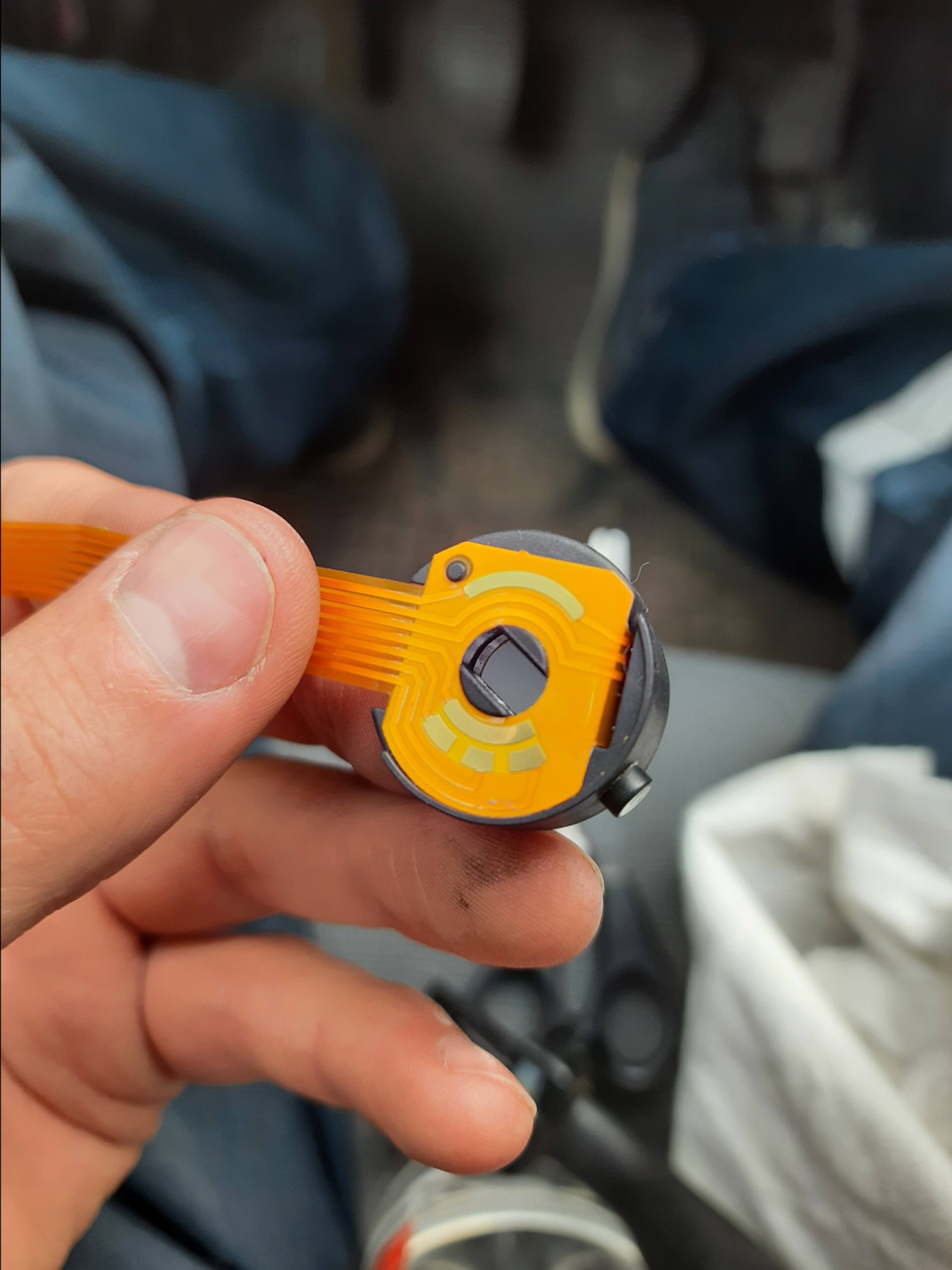 Наклеенный новый шлейф. — Citroen C5 (1G)