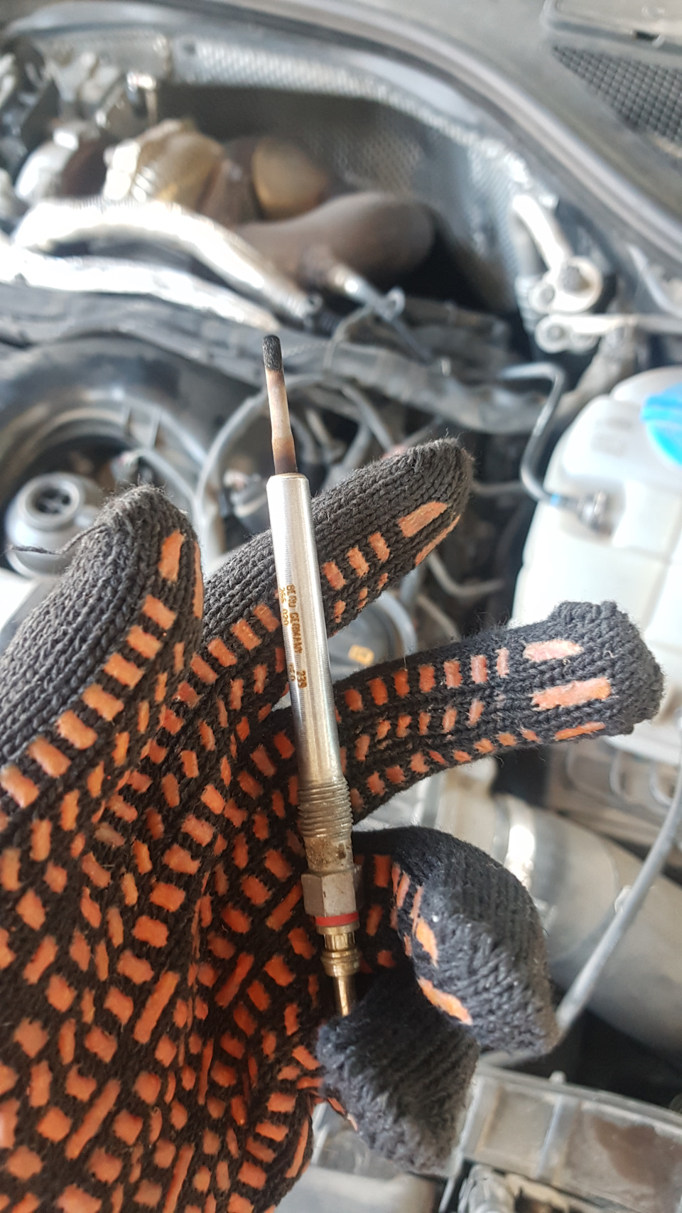 Замена свечи накала — Audi A6 Allroad quattro (C7), 3 л, 2012 года ...