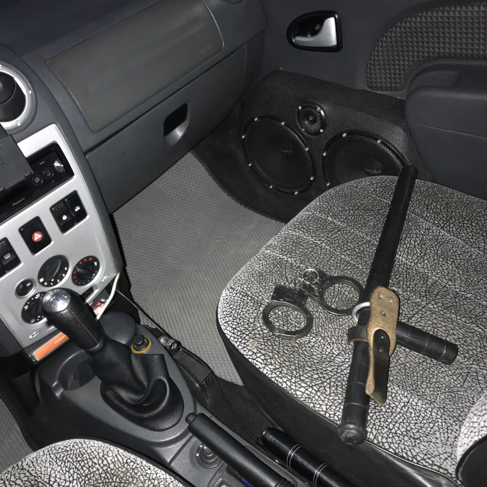 Eva ковры. — Renault Logan (1G), 1,6 л, 2008 года | тюнинг | DRIVE2