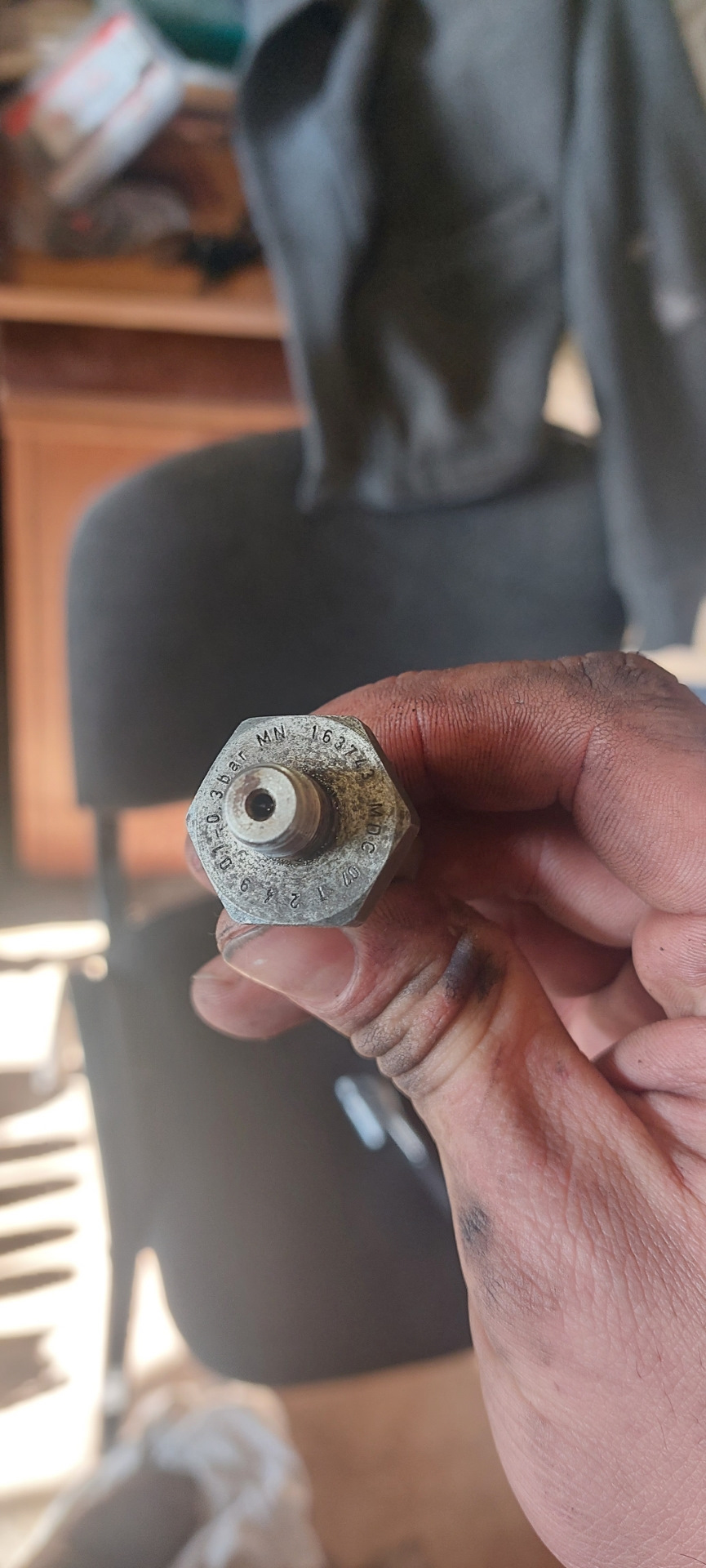 Устранение течи масла — Mitsubishi Outlander XL, 2,4 л., 2008 года ...