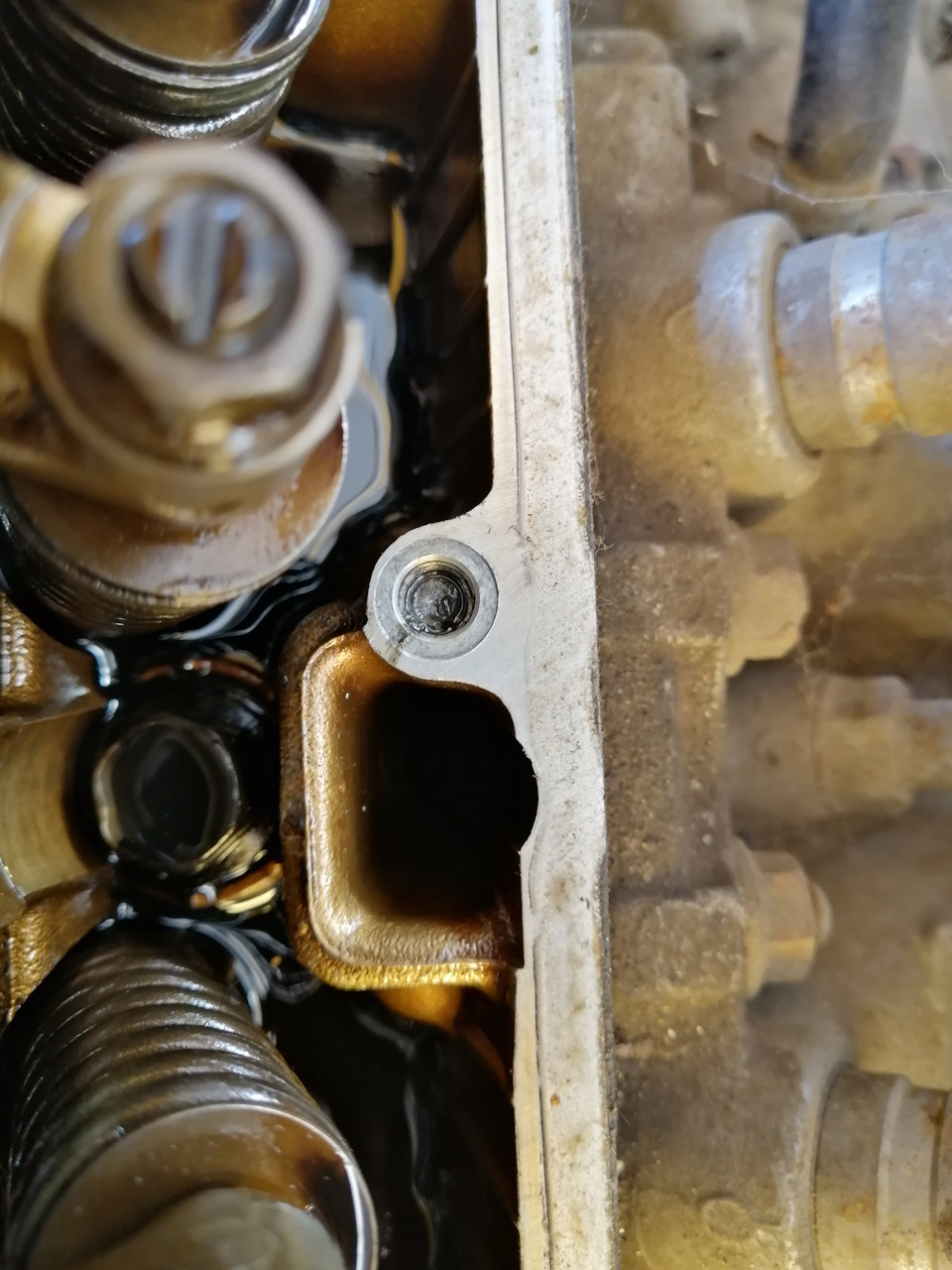 Обломался болт клапанной крышки — Honda Civic Hatchback (6G), 1,5 л ...