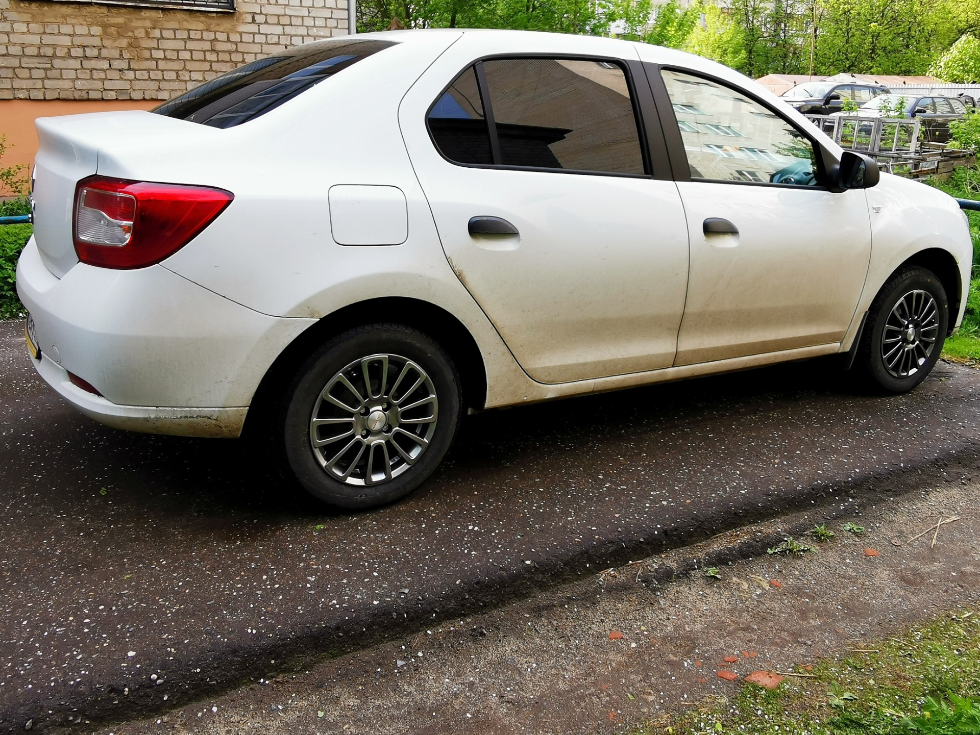 Рено логан 2 на 16 колесах. Рено логан 2 на 16 дисках. Renault logan (2g). Logan 2 r15. Renault logan 2 r16.