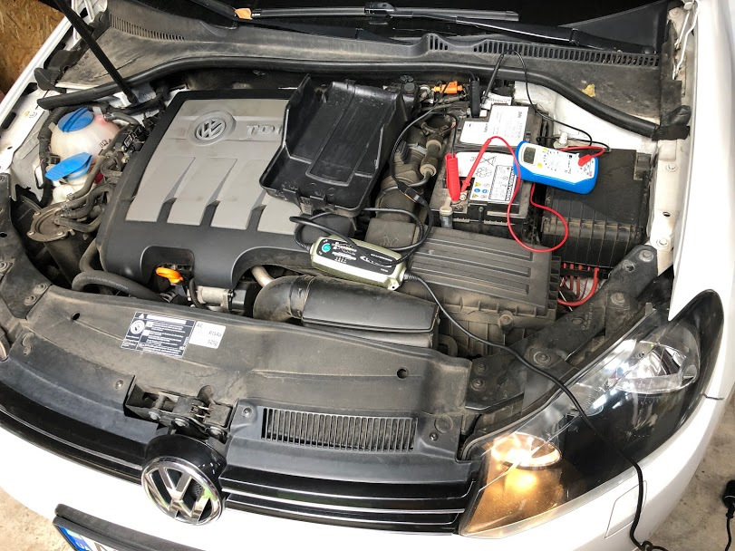 Подключаем зарядное устройство. — Volkswagen Golf Variant (Mk6)