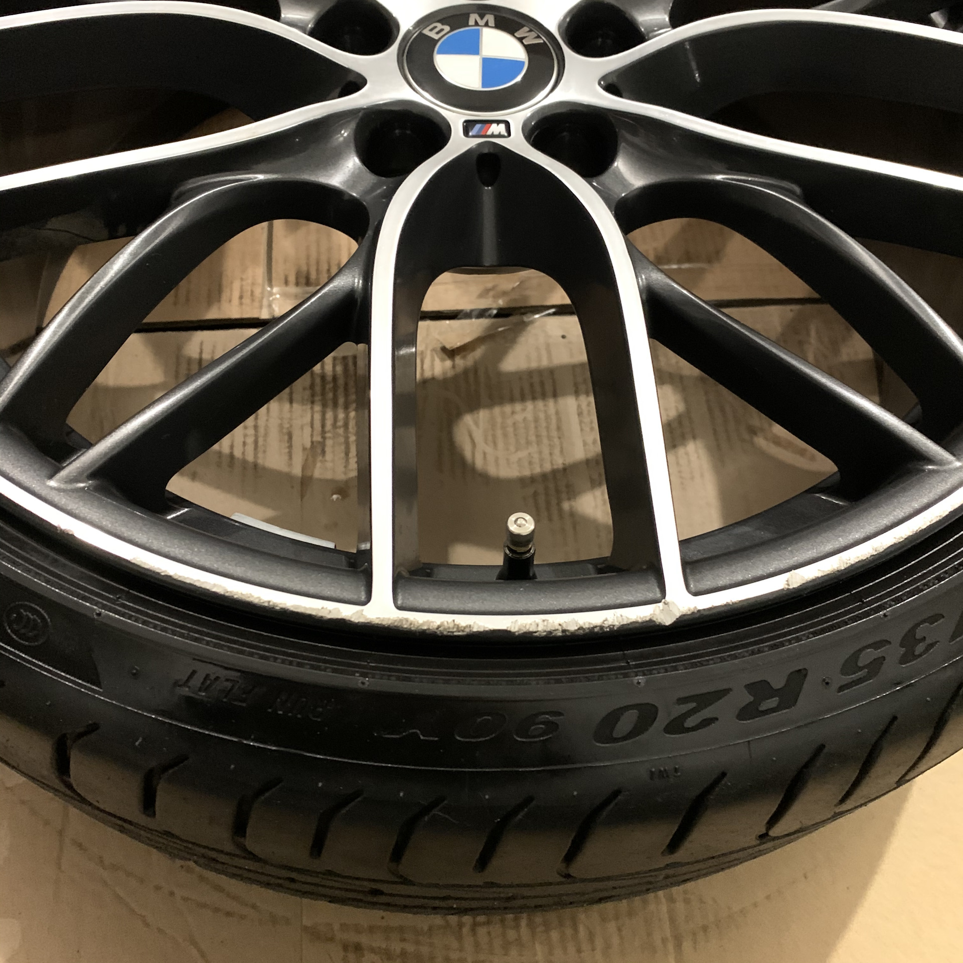 Bmw 795. Bmw x5 g05 r20 m колеса. M style 1. 437 стиль бмв. Диски на бмв е65 2004 года.