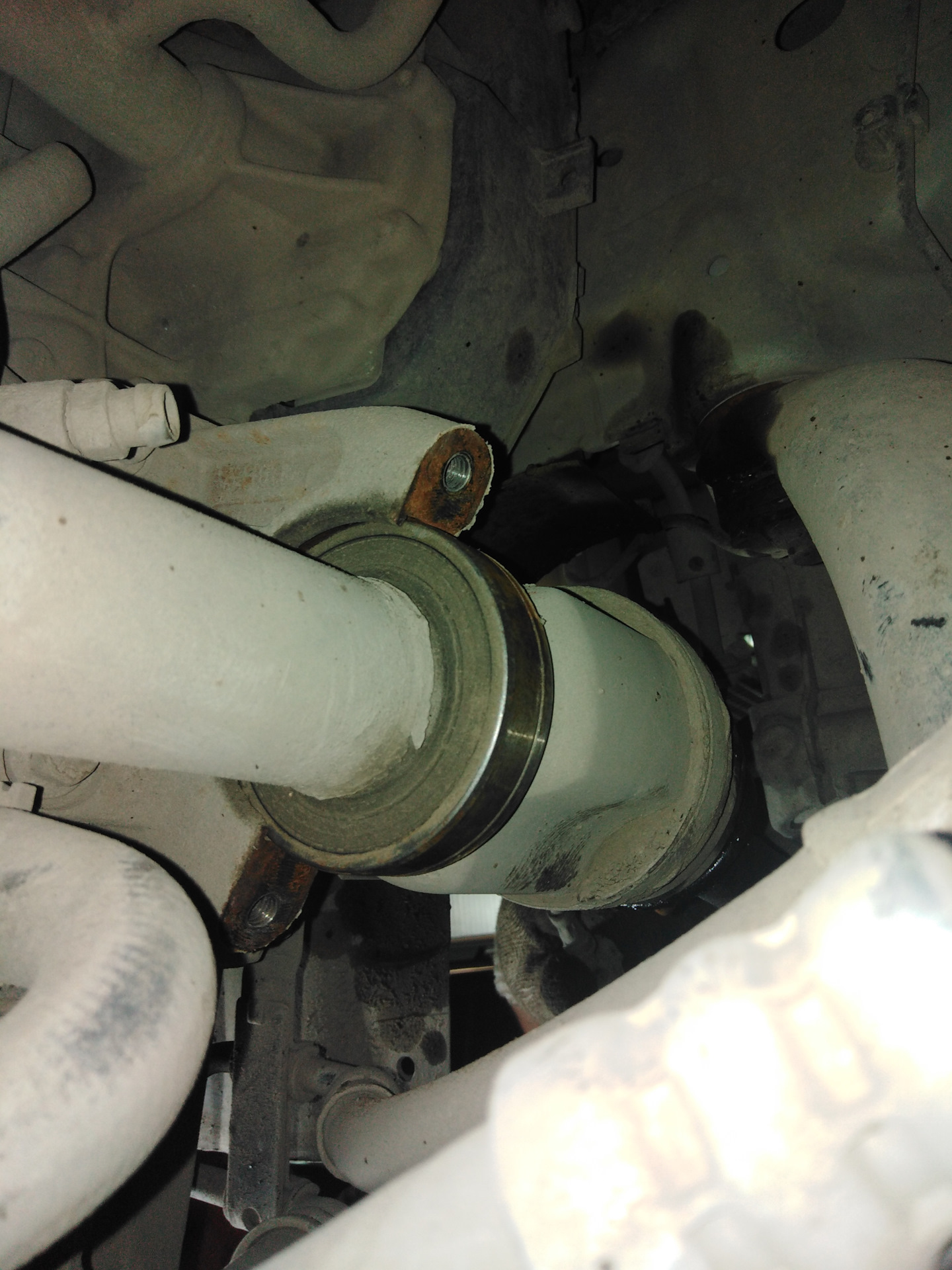 Подвесной подшипник и пыльник правого ШРУСа — Volvo S40 (2G), 2,4 л ...