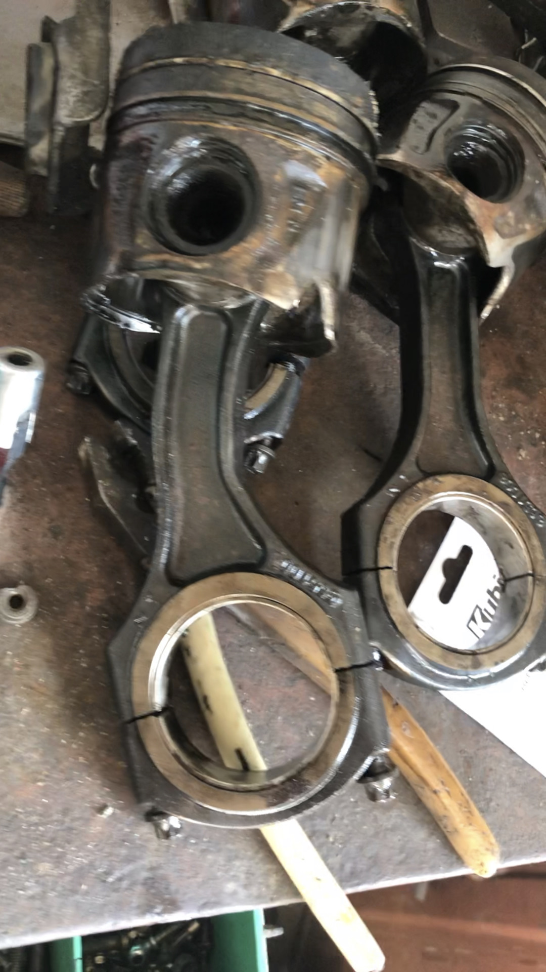 Шатун вышел. Двутавровый шатун. Шатунов eagle м 50. Москвич 408 поршня. Кулак дружбы 2114.