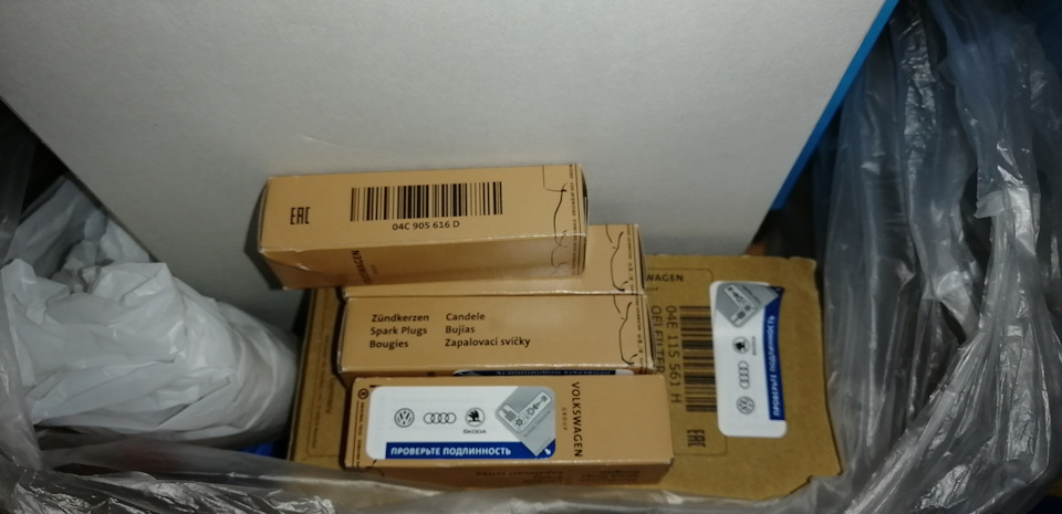 Фото в бортжурнале Volkswagen Polo Sedan. Запчасти на фото: 04E115561