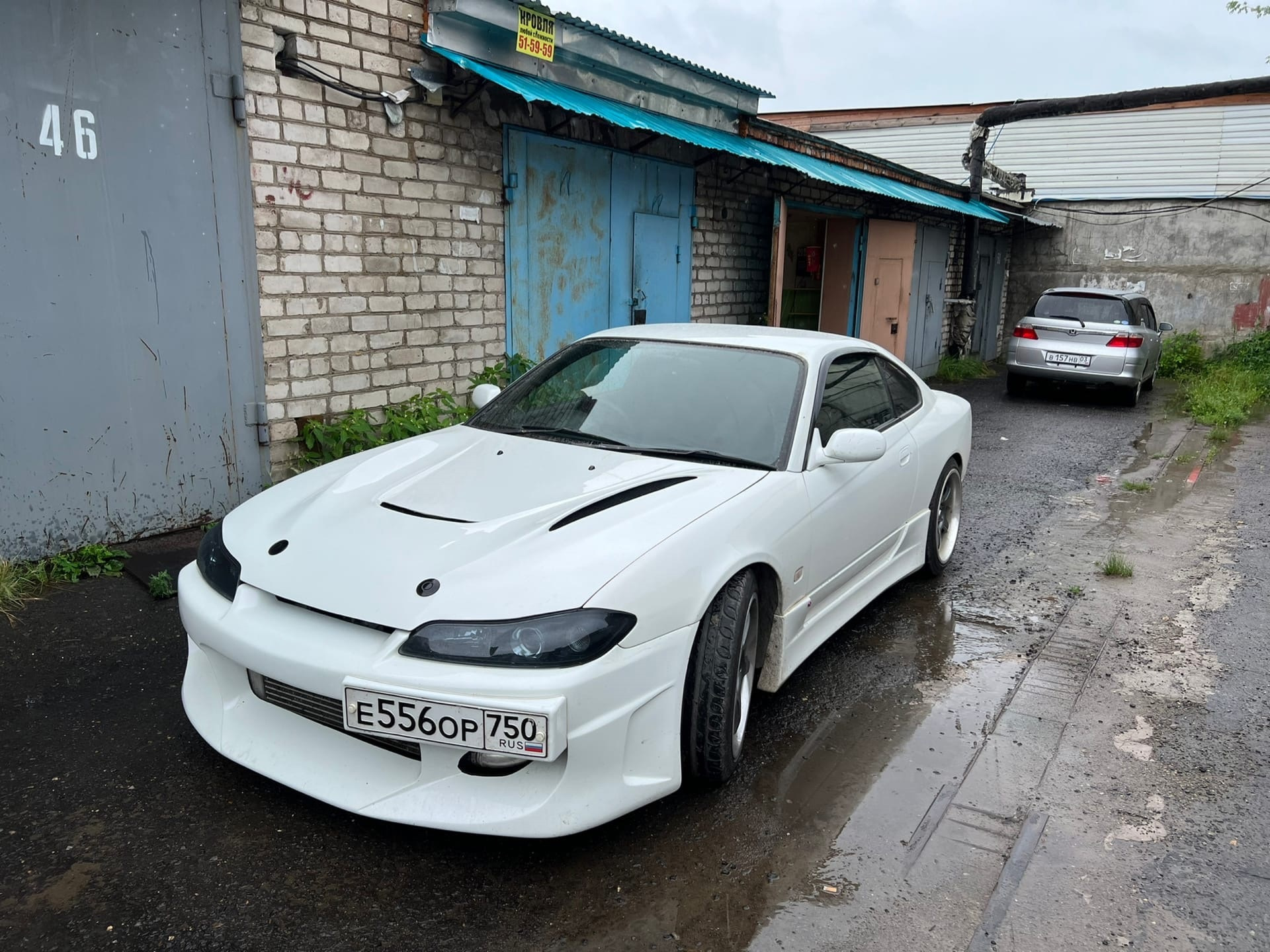 Silva s15 на капоте девушка