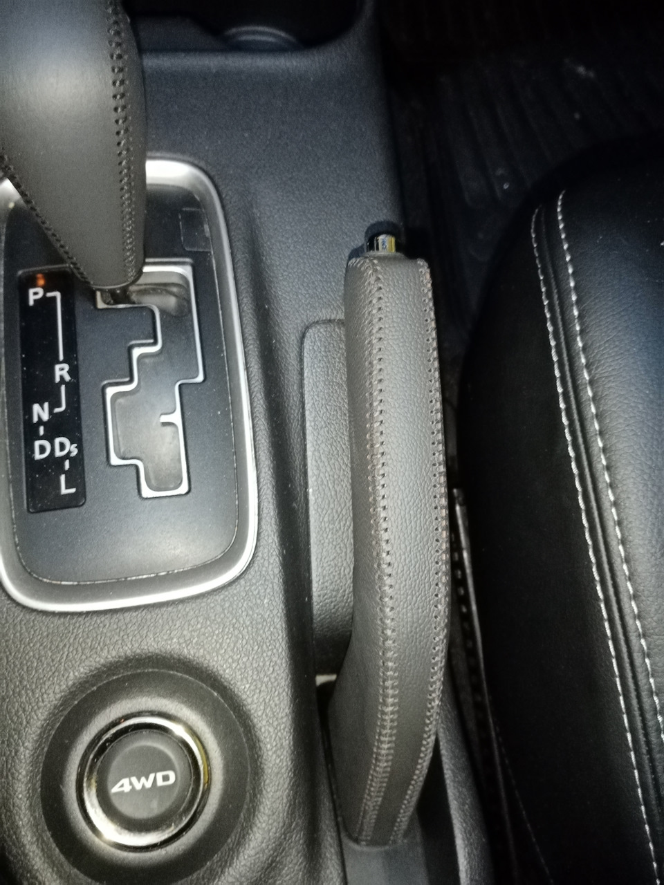 Как снять ручки аутлендер 3 Ручка CVT и ручника в кожу) - Mitsubishi Outlander (3G), 2 л, 2013 года своими р
