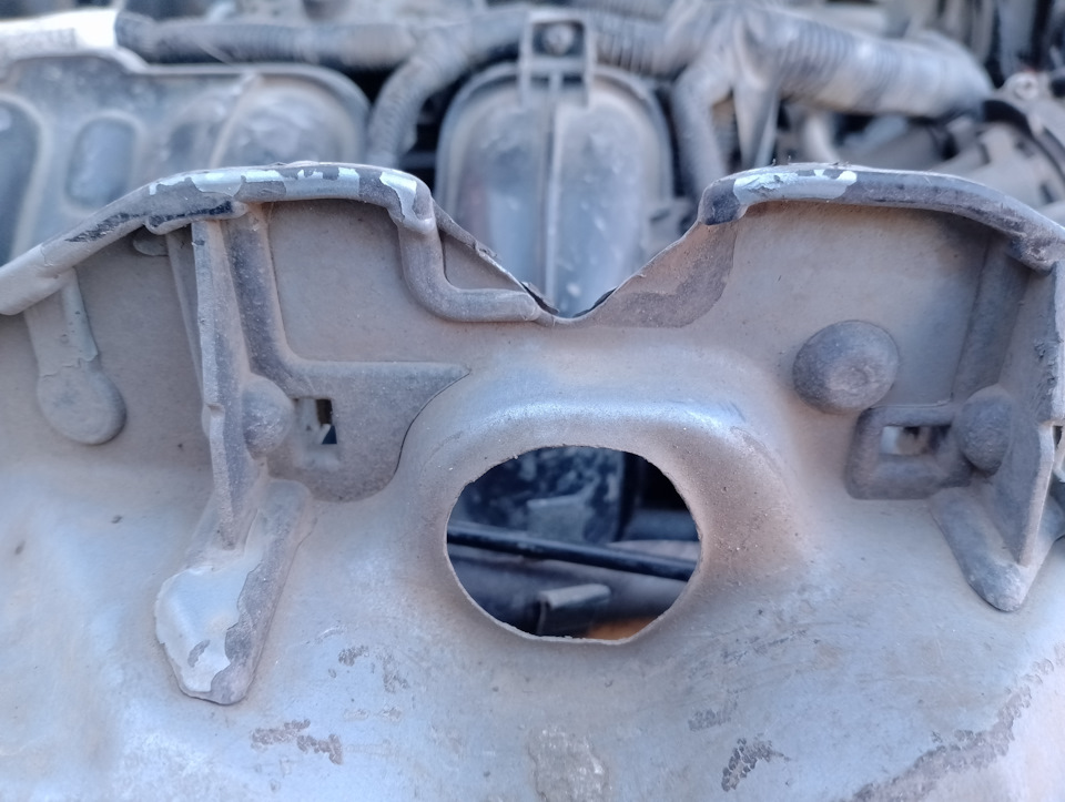 #19. Замок капота от Форд Мондео. — Ford Focus Hatchback II, 1,8 л ...