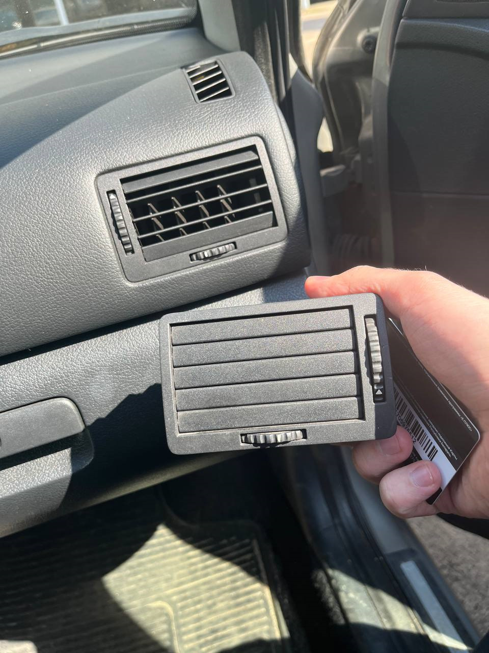 Замена дефлекторов вентиляции салона — Skoda Octavia A4 Mk1, 1,6 л ...