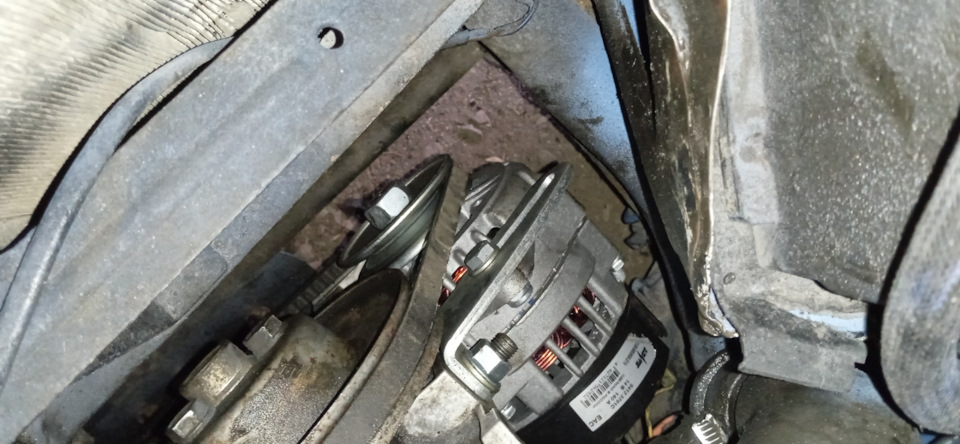 Установлен, генератор от инжекторной НИВЫ 21214 — Lada 21065, 1,5 л ...