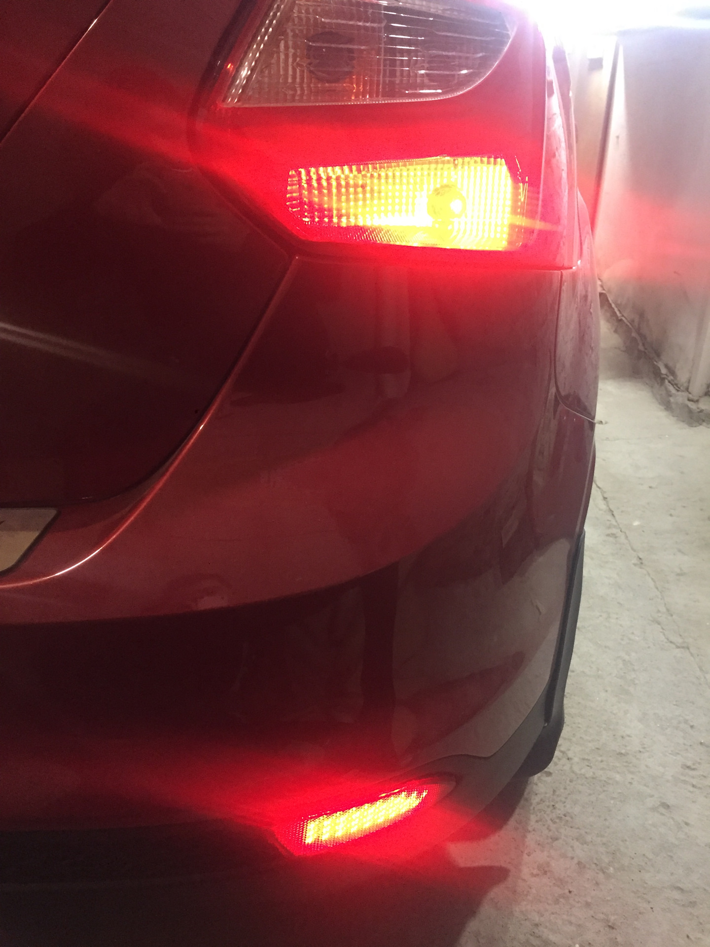 Ford Focus Hatchback III 1 6 2011 ford-focus-hatchback-iii-1-6-2011