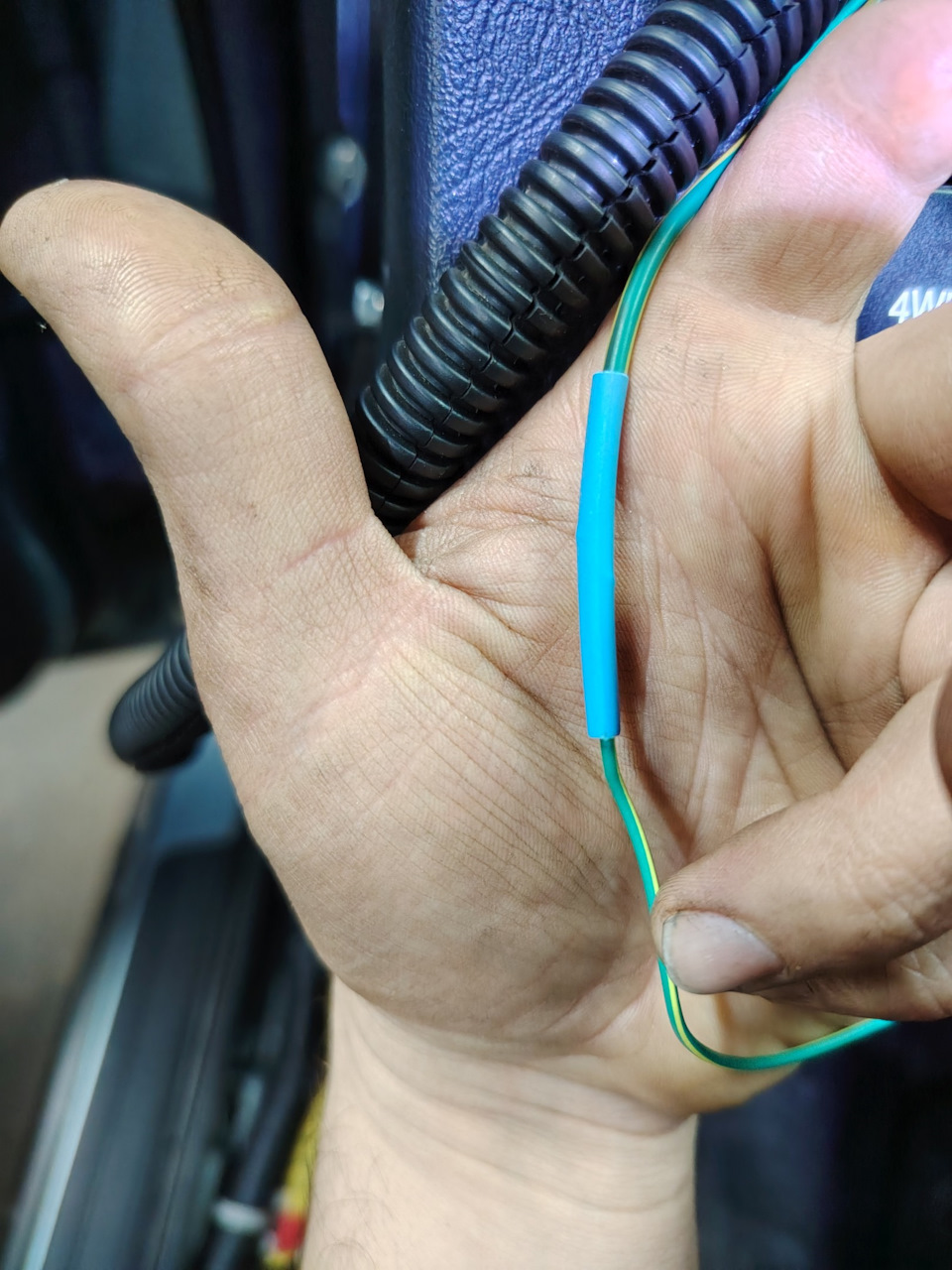 Сверху провод от старой косы старлайна, снизу от новой — Hyundai Tucson (JM)