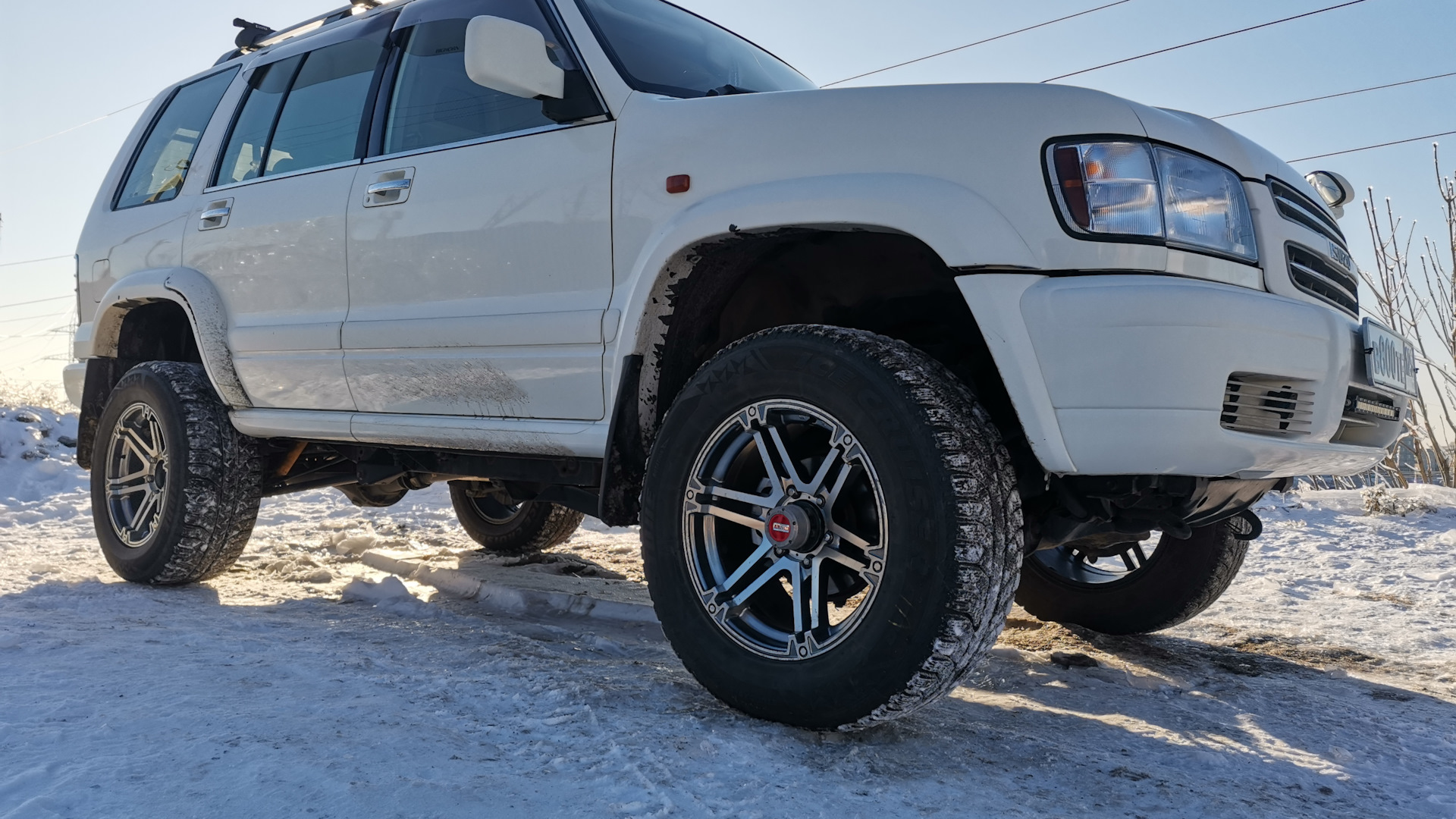 Bighorn отзывы. Isuzu bighorn 2000. Isuzu bighorn 1995. Исузу бигхорн 33 колеса. Isuzu bighorn 2.