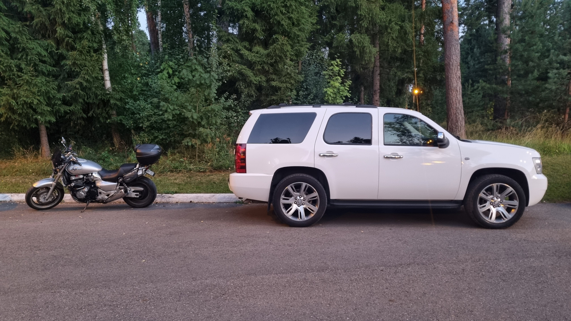 Chevrolet Tahoe на гусеницах